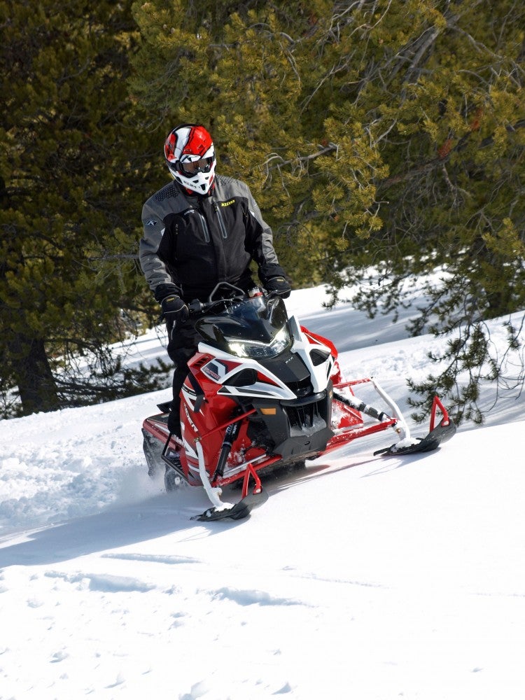 Between the sled’s 180 horses and bite of the 2.25-inch lugs on the 141-inch-long track, the Sidewinder X-TX 141is easily at home breaking its own trail.