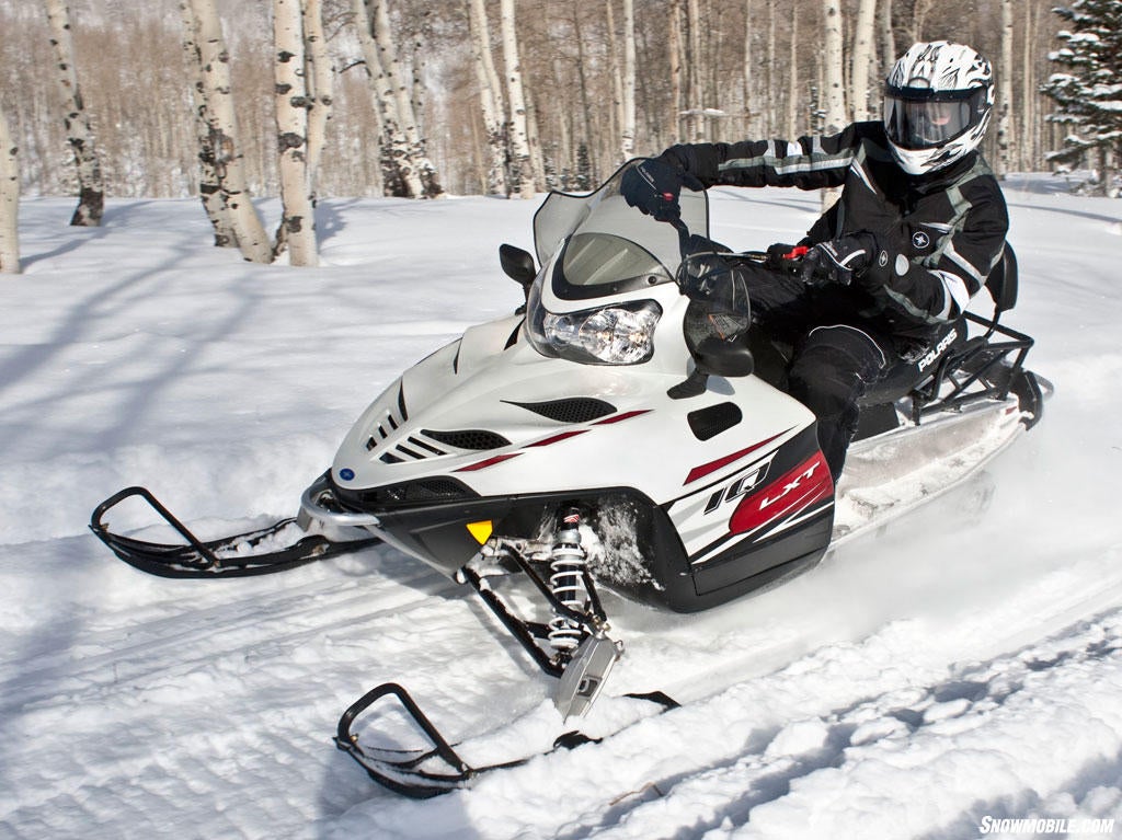 2011 Polaris 550 IQ LXT action01