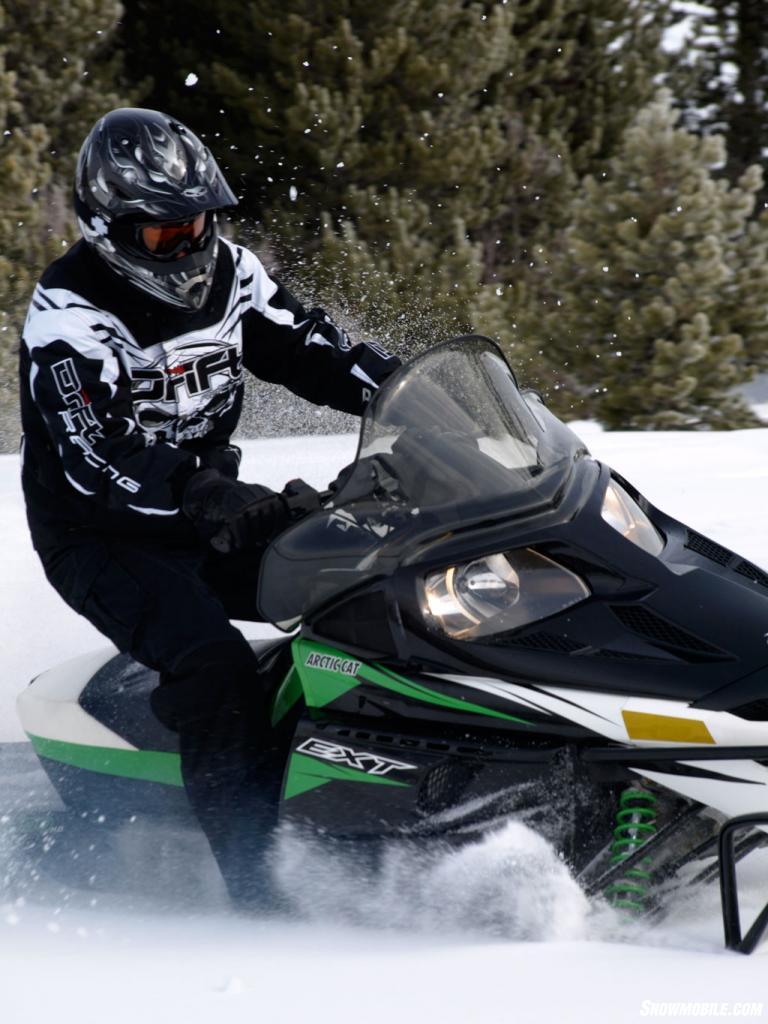 2011 Arctic Cat F8 EXT Action02