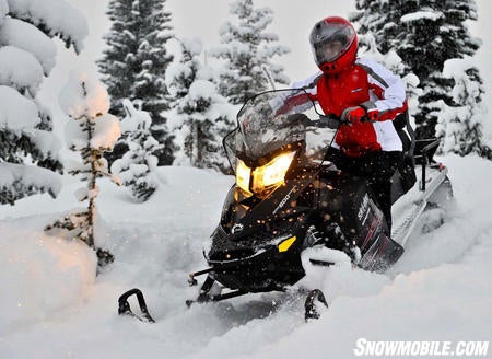 2011 Ski-Doo Expedition Sport Action01