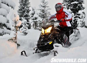 2011 Ski-Doo Expedition Sport Action01