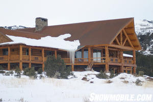 Tabby Mountain Lodge Exterior