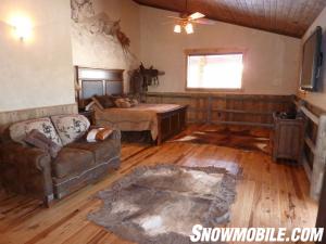 Tabby Mountain Lodge Room