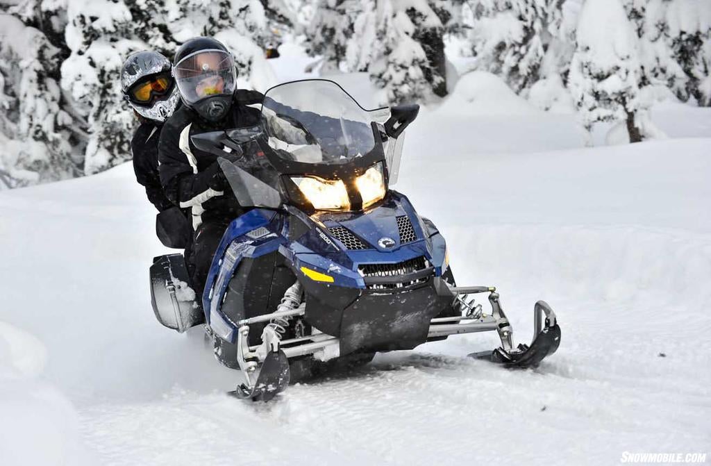 2011 Ski-Doo Grand Touring Action02 SE