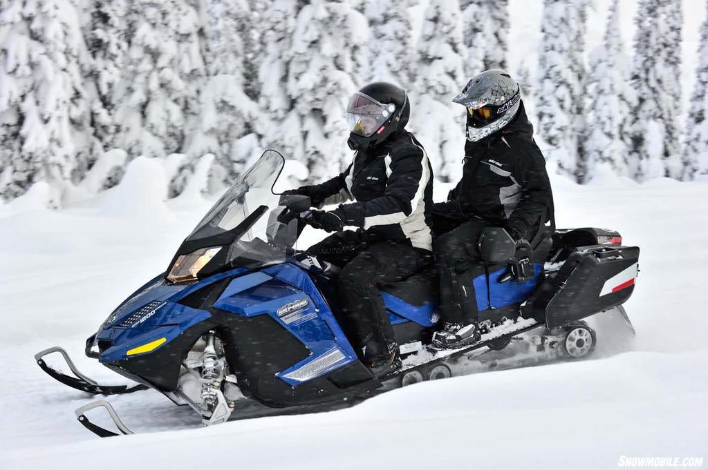 2011 Ski-Doo Grand Touring Action03 SE