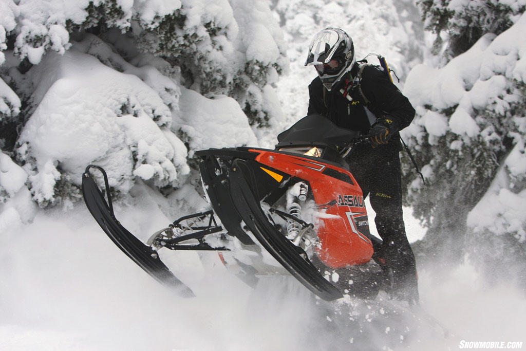 2011 Polaris Switchback Assault Action1