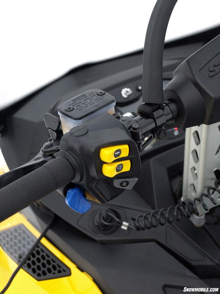 2012 Ski-Doo Skandic SWT Handlebar Controls