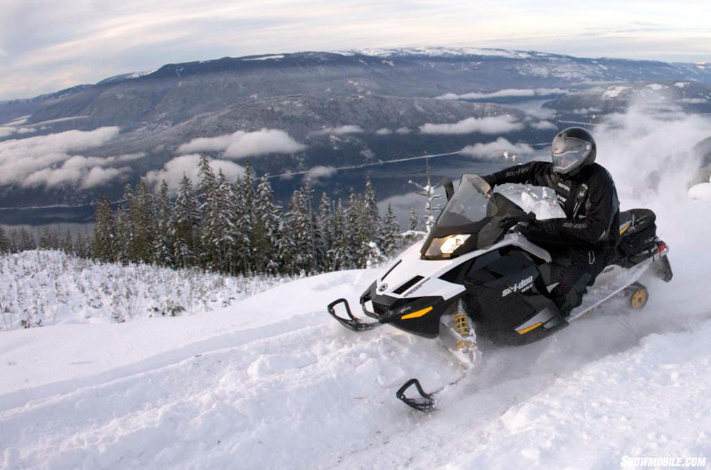 011012-2012-ski-doo-gsx-le-600-action-berm