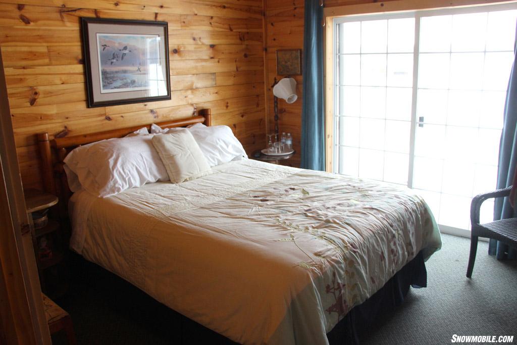 Lake Lauzon Resort Bedroom