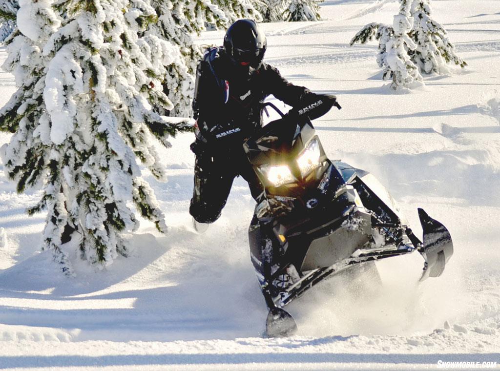 Ski-Doo XM Summit X 880 Powder Front