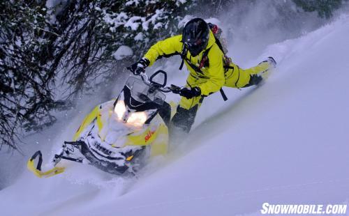 2015 Ski-Doo 800 Summit X T3 Action 03