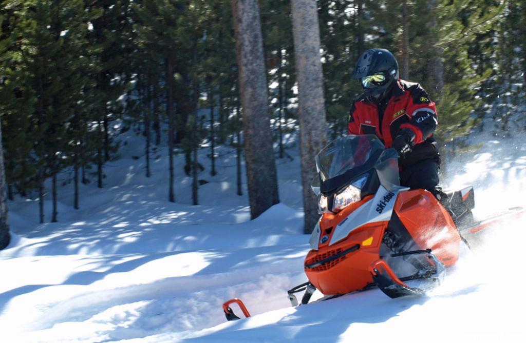 2015 Ski-Doo Renegade Adrenaline 600 ETEC Action