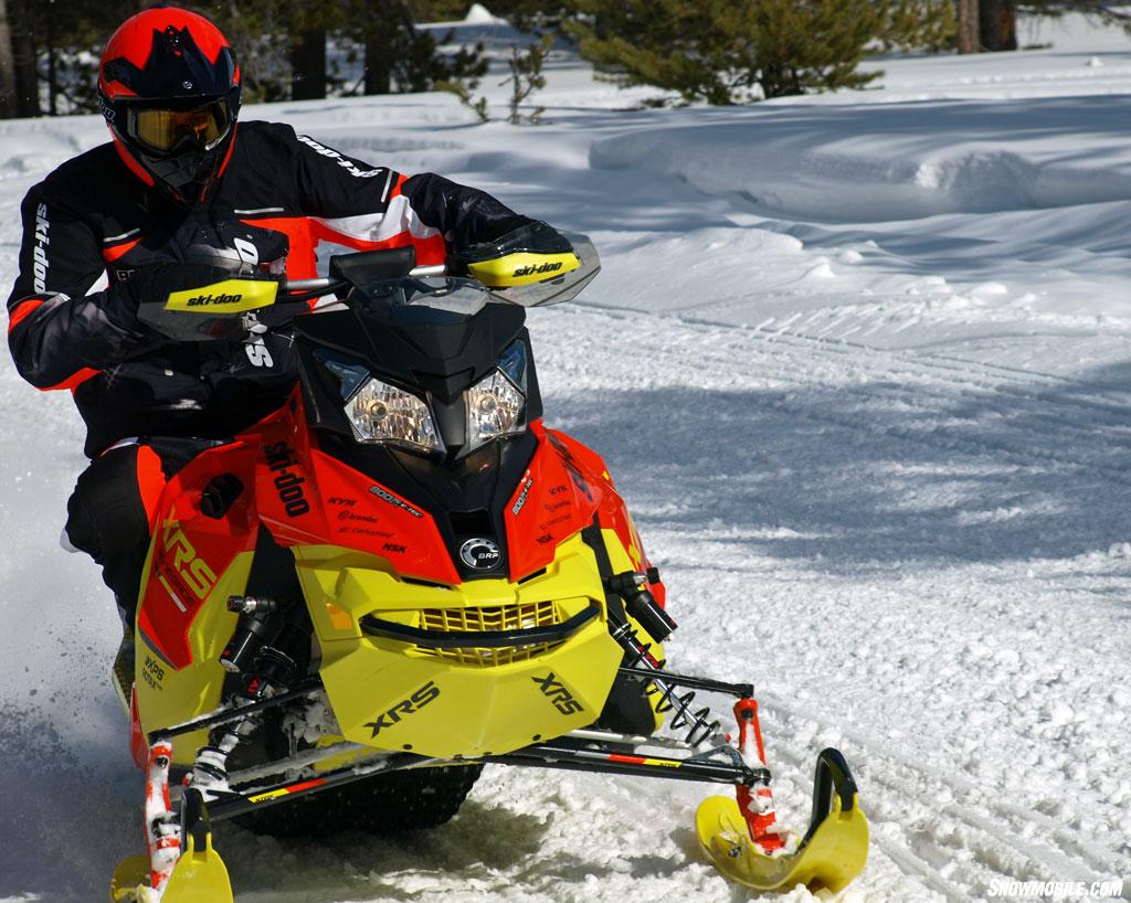 2015 Ski-Doo Renegade XRS 800 ETEC Action Cornering Tight