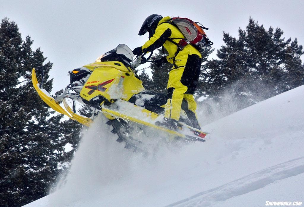 2015 Ski-Doo 800 Summit X T3 Action 04