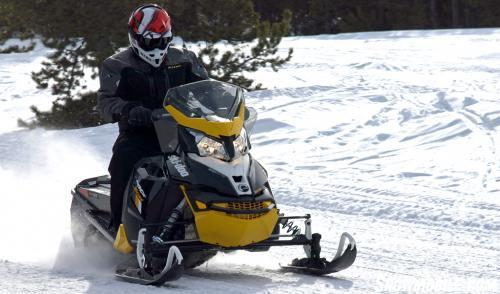 2016 Ski-Doo MXZ Blizzard 800 Action Front