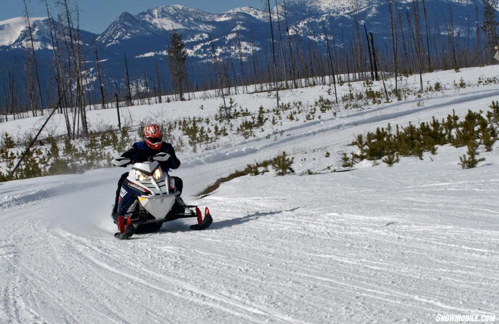 2016 Polaris 600 Indy SP Action Cornering