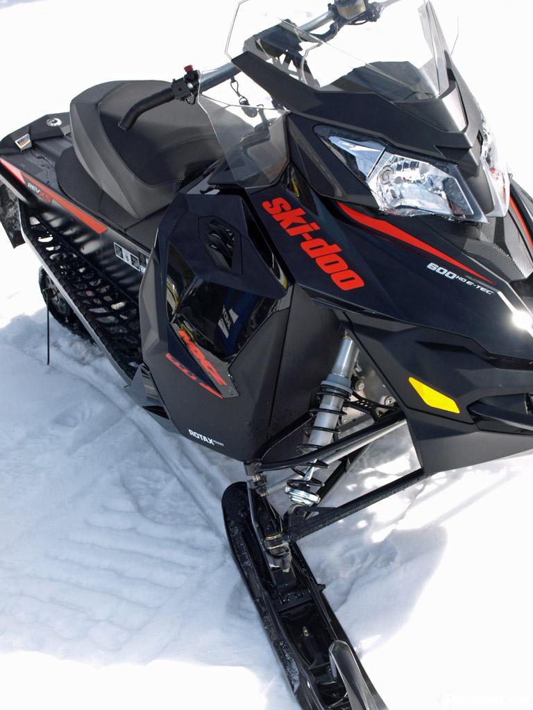 2016-Ski-Doo-Renegade-Adrenaline-800R-Ski