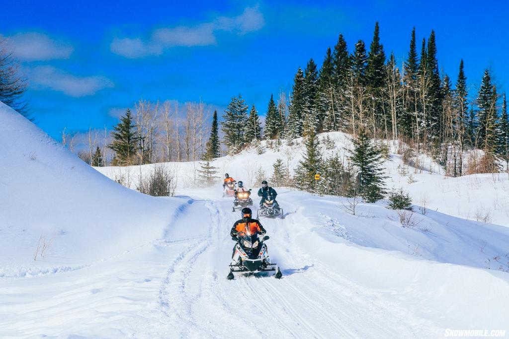 Group-Snowmoible-Ride-Ontario